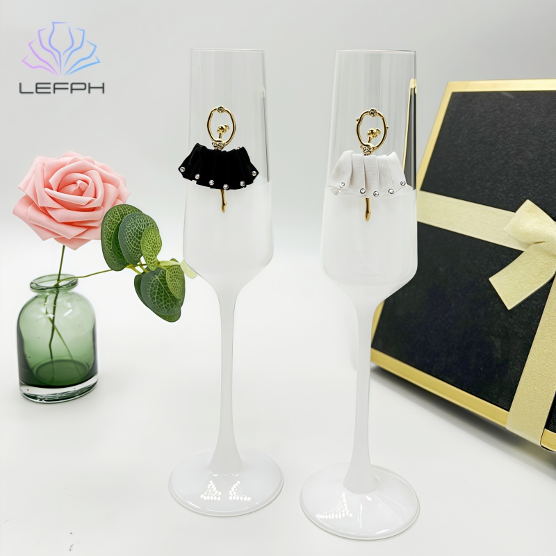 Paris Dance black and white champagne glass set