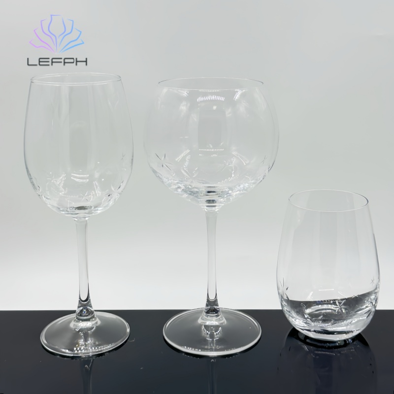 Star relief wine glass