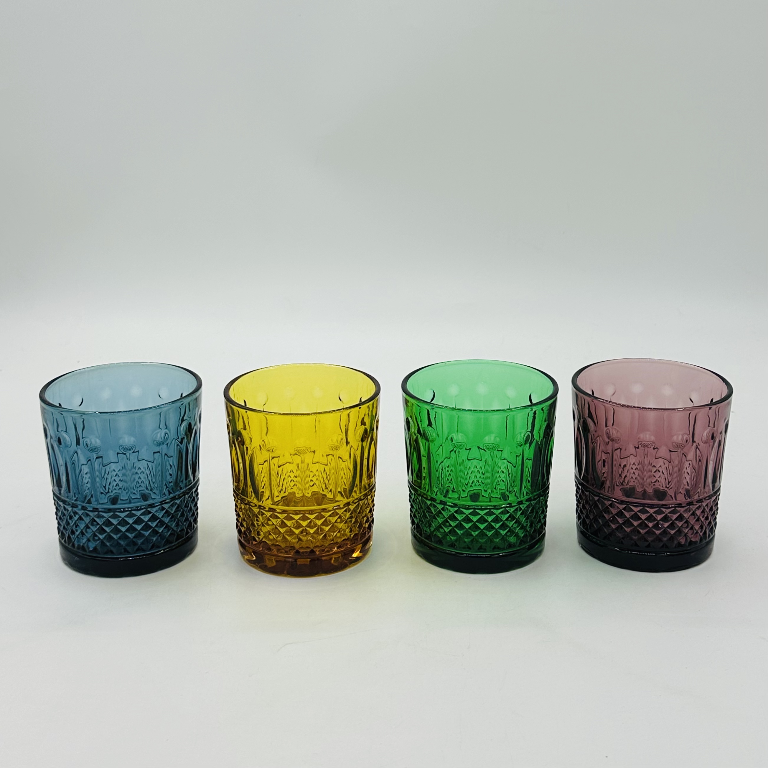 Color-sparkling water glass
